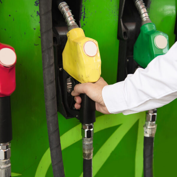 La ruta hacia el 21 de agosto: Qué sucede detrás de escena antes de la llegada de la gasolina E10